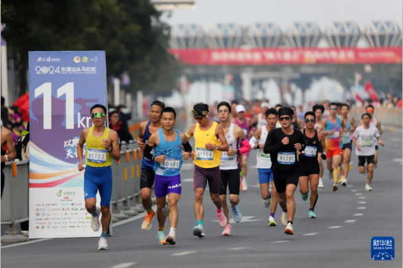 2024汕头马拉松鸣枪起跑